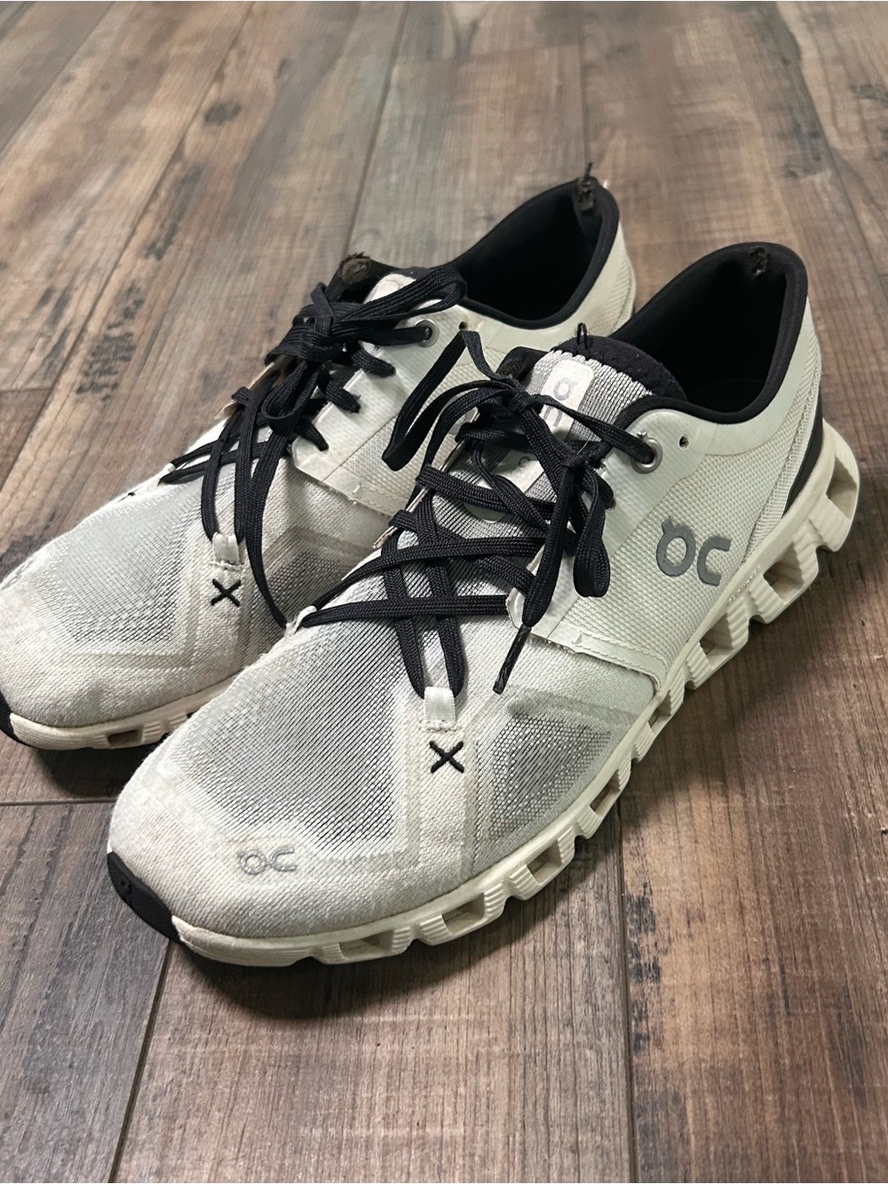On Cloud Womens Size 10 US White Black Athletic Running Shoes Sneakers
